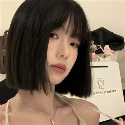 肚脐到膝盖之间